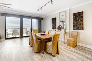Dining - 3rd-floor corner condo with balcony, gym, pool, hot tub, sauna & AC (Orange Beach)