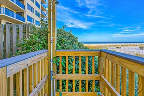Property grounds - Beachfront Condo w/Jaw-Dropping Views, Shared Pool, Gym, Private Balcony (Orange Beach)