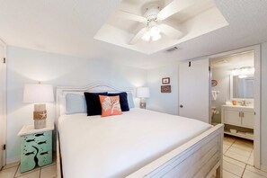 1 bedroom, Internet, bed sheets - Beachfront Condo with Gorgeous Gulf View, Balcony & Shared Pools (Orange Beach)