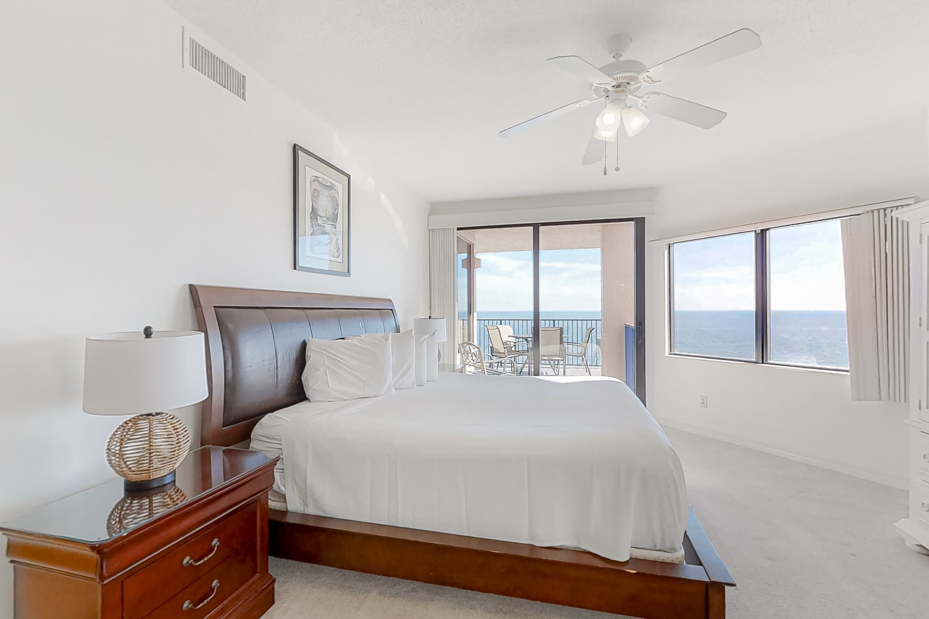 3 bedrooms, desk, Internet, bed sheets