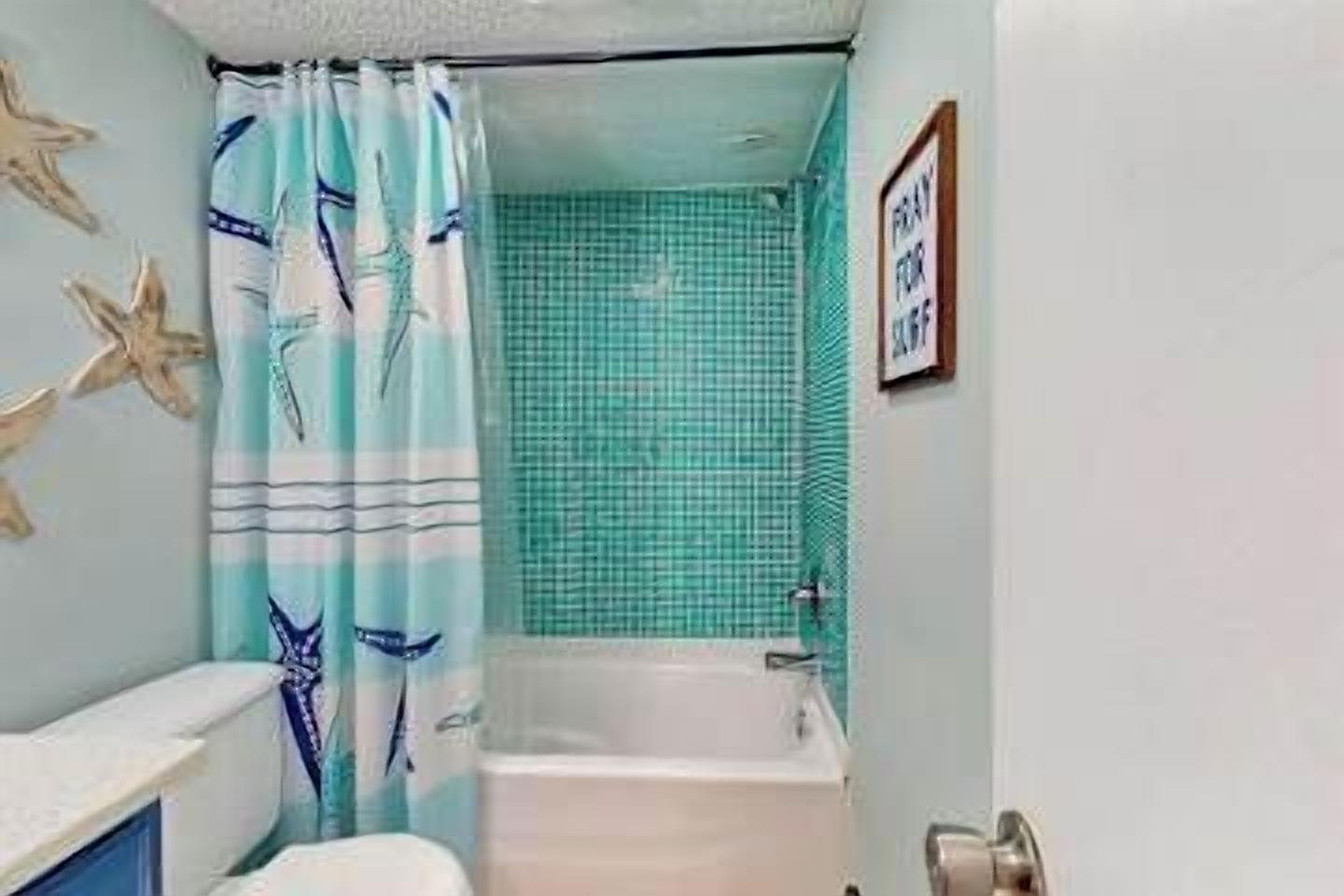 Douche, sèche-cheveux, serviettes fournies