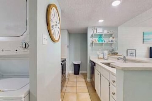 Adorable Studio on Beach W/ Shared Pool, Private Balcony, & Beach Access