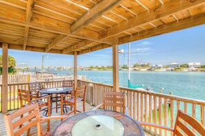 Outdoor dining - Fourth-floor beach condo w amazing views, indoor pool, & beach access (Orange Beach)