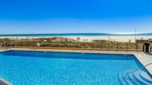 حمام سباحة