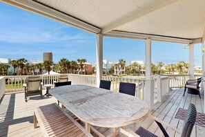 Outdoor dining - Beach view beach home w community outdoor pool, sun deck & private beach (Orange Beach)