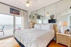 3 bedrooms, iron/ironing board, WiFi, wheelchair access - Gulf front condo w a full kitchen, private balcony, shared pools, & hot tub (Orange Beach)
