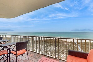 Property grounds - Gulf front condo w a full kitchen, private balcony, shared pools, & hot tub (Orange Beach)
