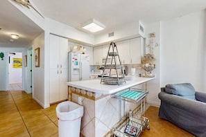 Interior - Gulf front condo w a full kitchen, private balcony, shared pools, & hot tub (Orange Beach)