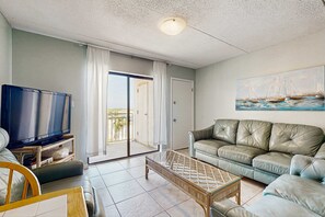 Televisión, reproductor de DVD y oficina 