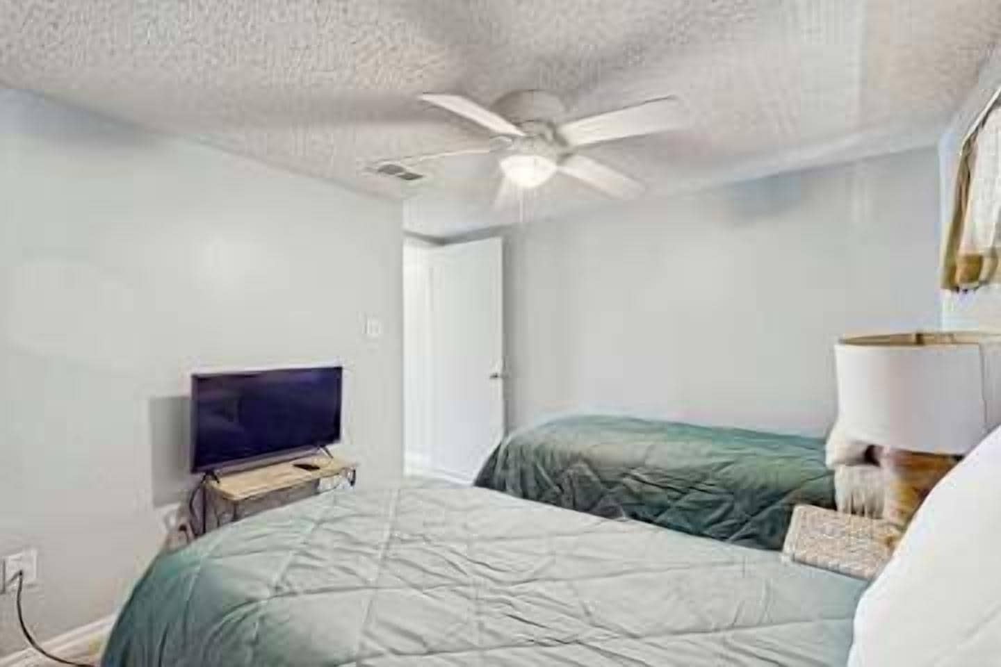 2 bedrooms, internet, bed sheets