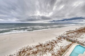 On the beach - Waterfront condo w/ open layout, Gulf views, indoor & outdoor pools, & hot tub (Orange Beach)