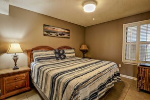1 dormitorio, tabla de planchar con plancha, wifi y ropa de cama