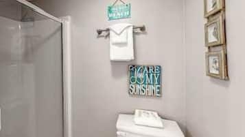 Douche, serviettes fournies