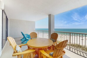 Outdoor dining - Beach condo with stunning views, pools, tennis courts, gym & sauna (Orange Beach)