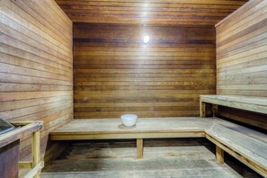 Sauna - Elegant beachfront condo with wraparound balcony, Gulf views & pools (Orange Beach)