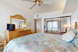 3 bedrooms, iron/ironing board, WiFi - Central Gulf front condo with spacious balcony, pools, poolside gazebo, hot tub (Orange Beach)