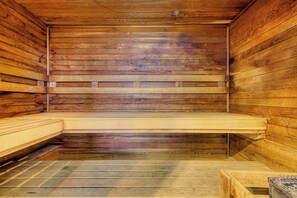 Sauna - Beachfront property with Gulf-view balcony, outdoor pool & hot tub - near shops (Orange Beach)