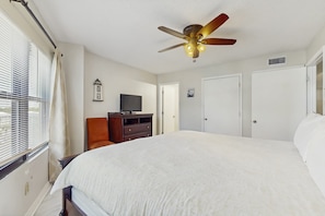 2 bedrooms, iron/ironing board, Internet - Beachside condo with private beach access, indoor/outdoor pools, & hot tub (Orange Beach)