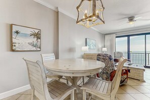Dining - Gulf-front condo with beautiful views of The Pass, pools & hot tubs (Orange Beach)