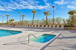 Pool - Gulf-front condo with beautiful views of The Pass, pools & hot tubs (Orange Beach)