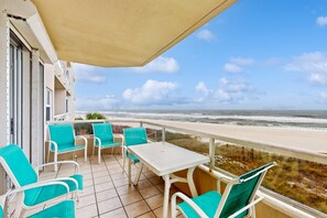 Property grounds - Gulf-front condo w/ beach access, indoor/outdoor pool, & tennis courts (Orange Beach)