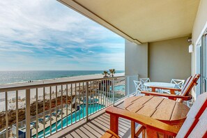 Property grounds - Spacious condo with Gulf-front views & access to pools, hot tub, gym (Orange Beach)
