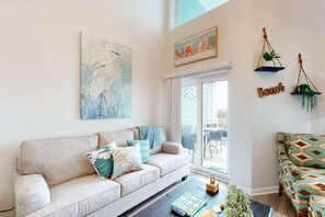 TV - Gulf view condo with pool, balcony, easy beach access & washer/dryer (Orange Beach)