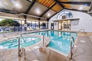 Pool - Waterfront oasis with direct beach access, pool, hot tub, & gym (Orange Beach)