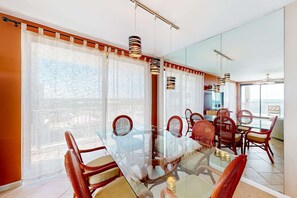 Dining - Waterfront oasis with direct beach access, pool, hot tub, & gym (Orange Beach)