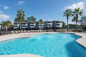 Pool - Calming water view condo with full kitchen, balcony, pool, & TV - close to park (Orange Beach)