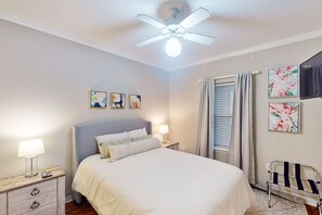 3 bedrooms, WiFi, bed sheets - Beachfront at Marlin Key, Dazzling Views, Pool & Private Boardwalk to Sand (Orange Beach)