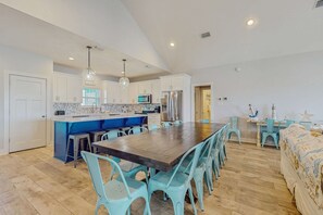 Dining - Gulf Front, dog-friendly home with breathtaking views, washer/dryer & A/C (Dauphin Island)