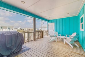 Terrace/patio - Gulf Front, dog-friendly home with breathtaking views, washer/dryer & A/C (Dauphin Island)