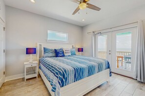 5 bedrooms, iron/ironing board, WiFi, bed sheets - Gulf Front, dog-friendly home with breathtaking views, washer/dryer & A/C (Dauphin Island)