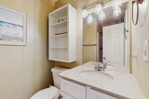 Shower, hair dryer, towels - Beach resort condo with patio, central AC, WiFi, on-site pool, & beach access (Orange Beach)
