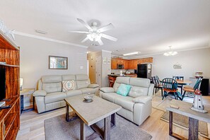 TV - Perfectly located condo with beach access - deck, internet, W&D, & AC (Dauphin Island)