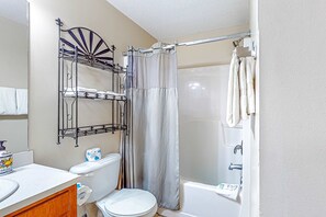 Shower, towels - Perfectly located condo with beach access - deck, internet, W&D, & AC (Dauphin Island)