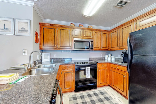 Perfectly located condo with beach access - deck, internet, W&D, & AC
