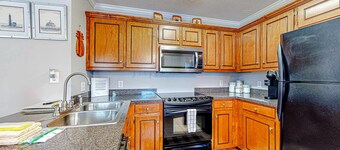 Perfectly located condo with beach access - deck, internet, W&D, & AC