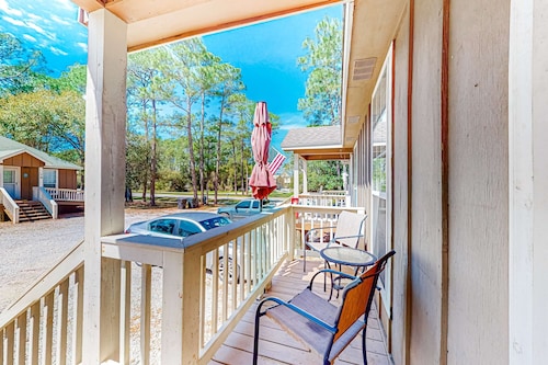 Perfectly located condo with beach access - deck, internet, W&D, & AC