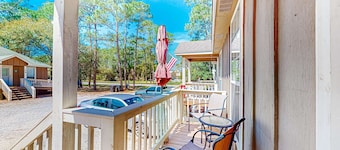 Perfectly located condo with beach access - deck, internet, W&D, & AC