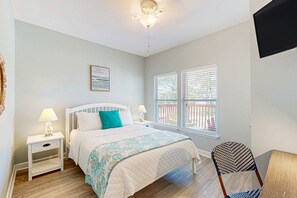 3 bedrooms, desk, iron/ironing board, WiFi - Dog friendly coastal home with beach access, pool, pickleball & golf nearby (Dauphin Island)