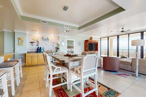Dining - Beachfront condo with indoor & outdoor pools, hot tub, fitness center, tennis (Dauphin Island)