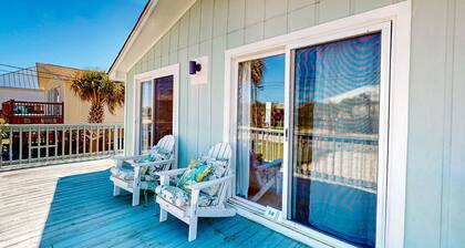 Gulf-view house with balcony, central AC, high-speed WiFi, full kitchen, & W&D