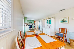 Dining - Gulf-view house with balcony, central AC, high-speed WiFi, full kitchen, & W&D (Dauphin Island)