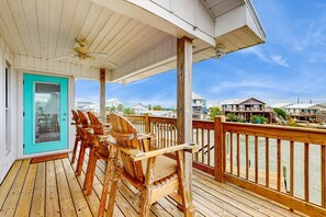 Terrace/patio - Serene sound-front home with a covered patio, dock, and swing bed (Dauphin Island)