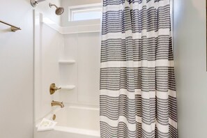 Shower, towels - Exquisite oceanfront beach home with hot tub, central AC, balcony, & W&D (Dauphin Island)