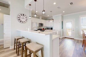 Fridge, microwave, oven, stovetop - Exquisite oceanfront beach home with hot tub, central AC, balcony, & W&D (Dauphin Island)