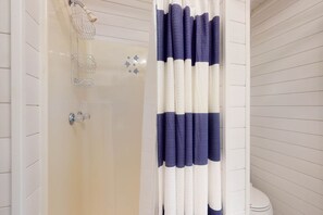 Shower, hair dryer, towels - Bayfront home with boat dock, water views, deck, & fish cleaning station (Dauphin Island)