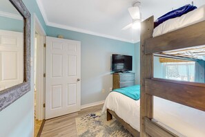 2 Schlafzimmer, Schreibtisch, Bügeleisen/Bügelbrett, WLAN